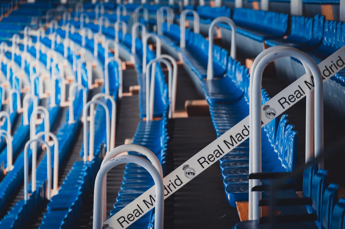 Tribunes d_un stade de football