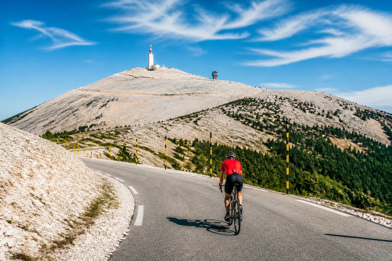 Cycliste a lascension du mont ventoux